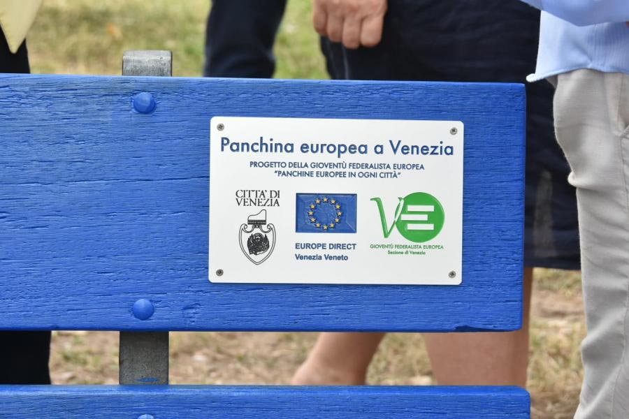 Targa sulla panchina europea di Venezia